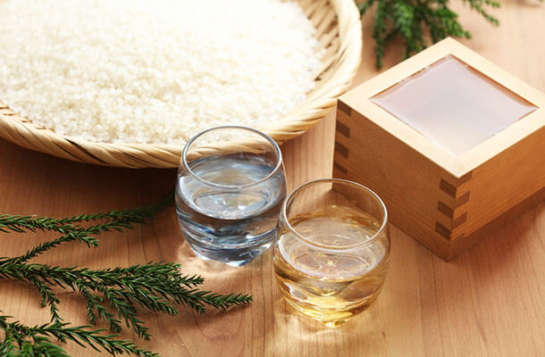 米と水とお酒のイメージ